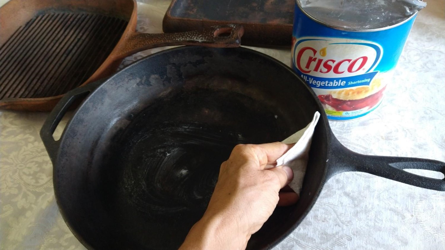 seasoning cast iron pan
